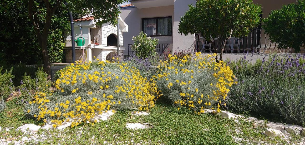 Holiday Home Ruzmarin Traù Esterno foto
