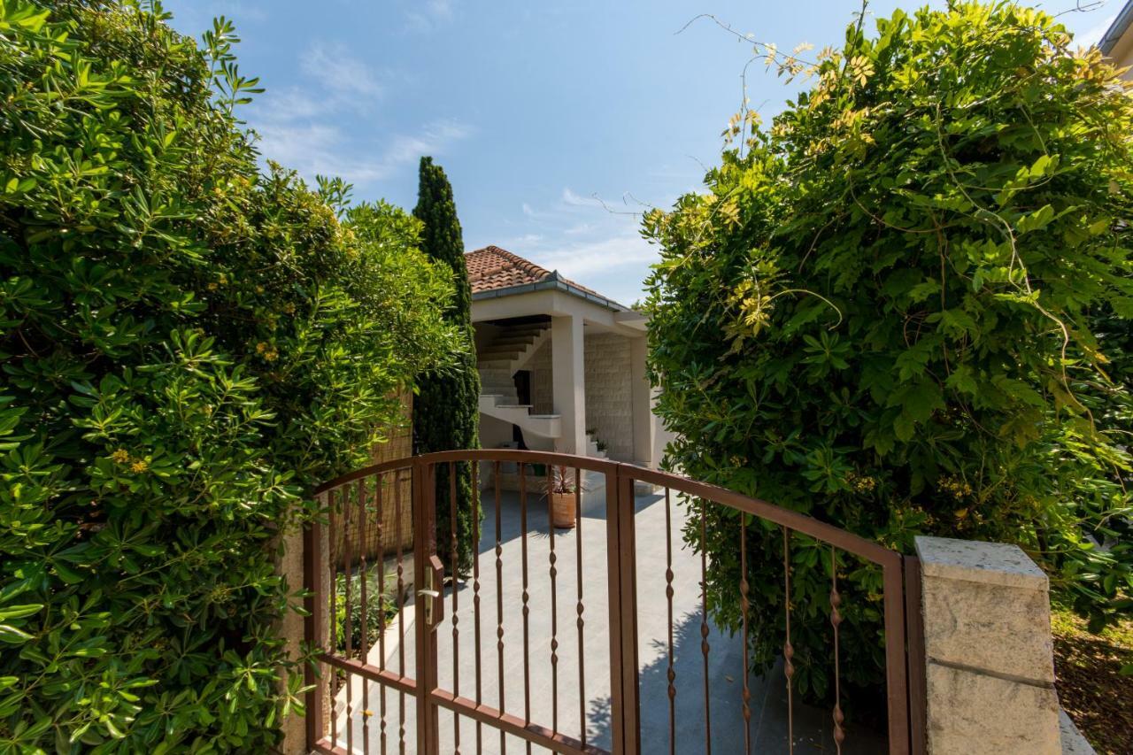Holiday Home Ruzmarin Traù Esterno foto
