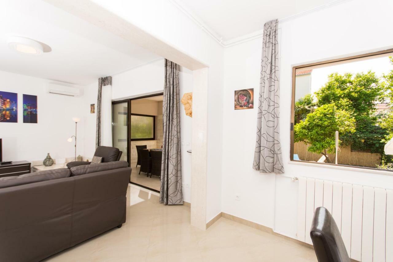 Holiday Home Ruzmarin Traù Esterno foto