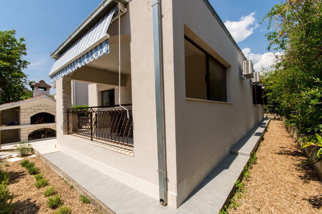 Holiday Home Ruzmarin Traù Esterno foto