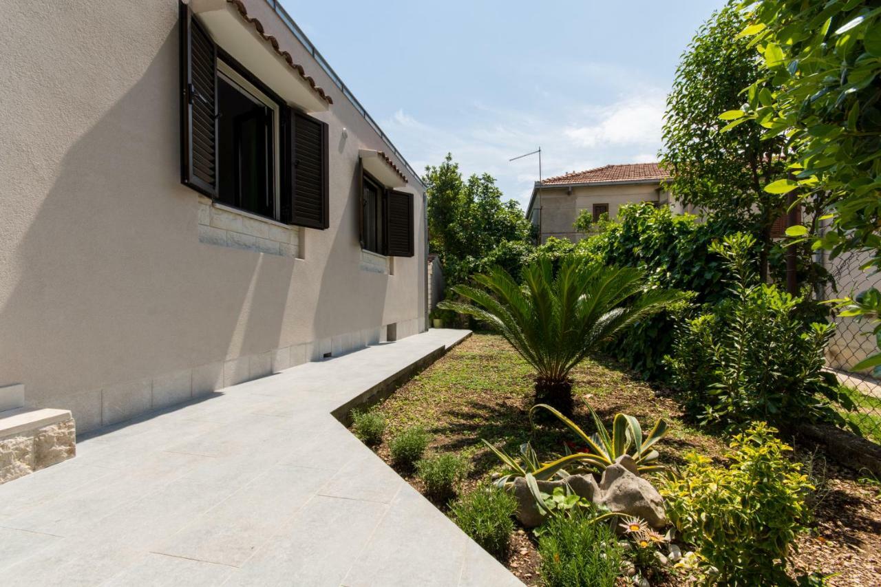 Holiday Home Ruzmarin Traù Esterno foto